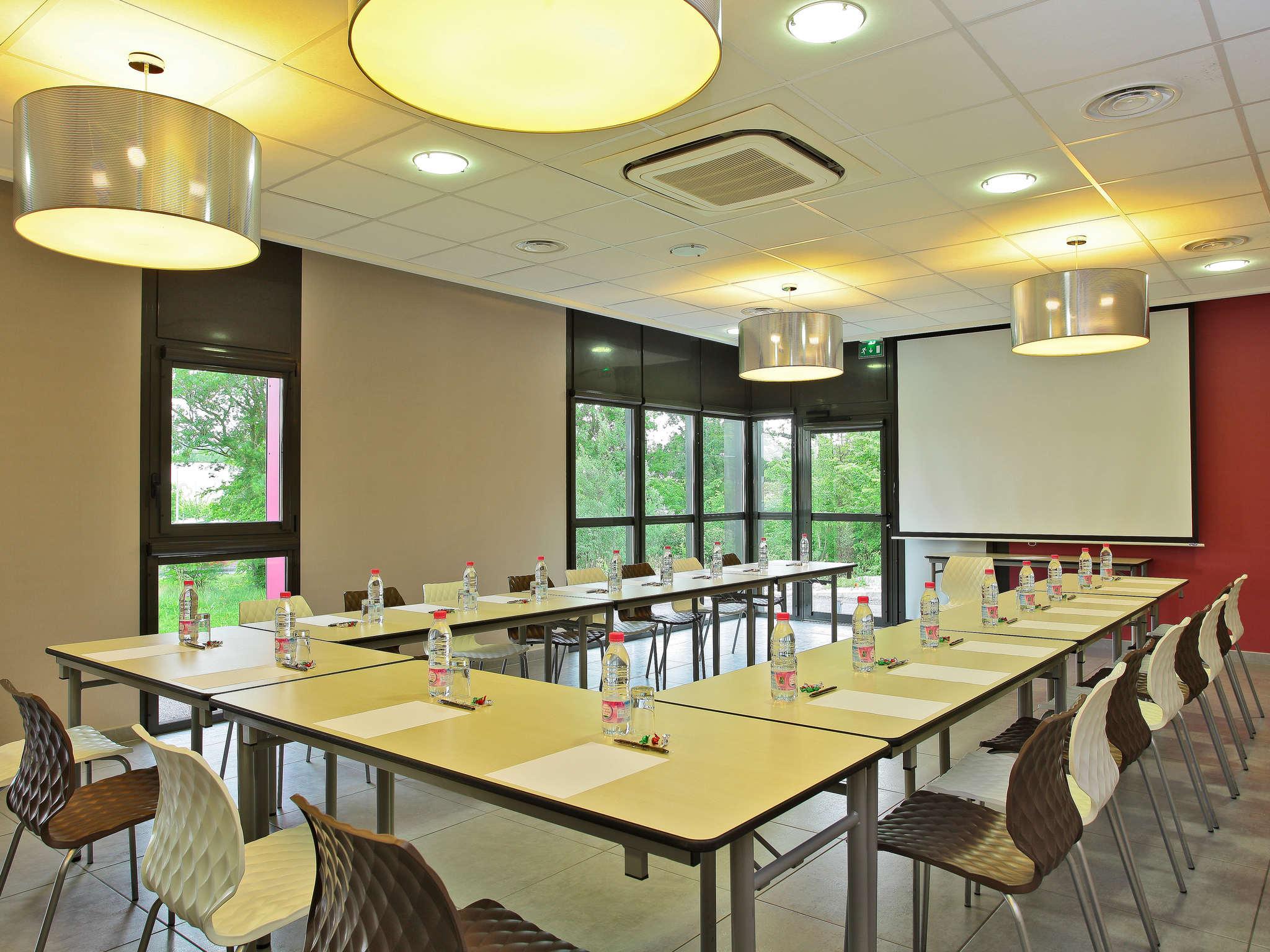 Ibis Styles Castres Hotel Castres  Exterior photo